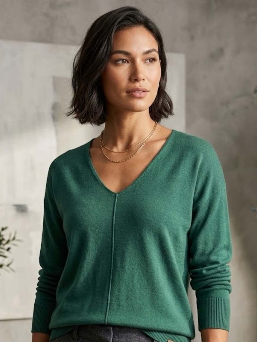 Women’s V-Neck Sweater in Deep Green